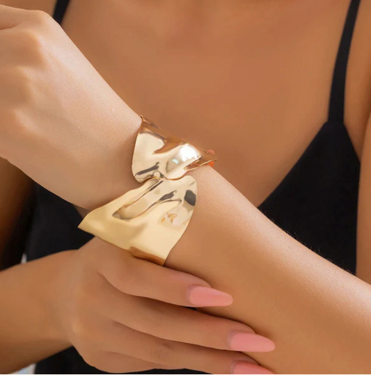 Valmira Knot - Style Cuff Bracelet